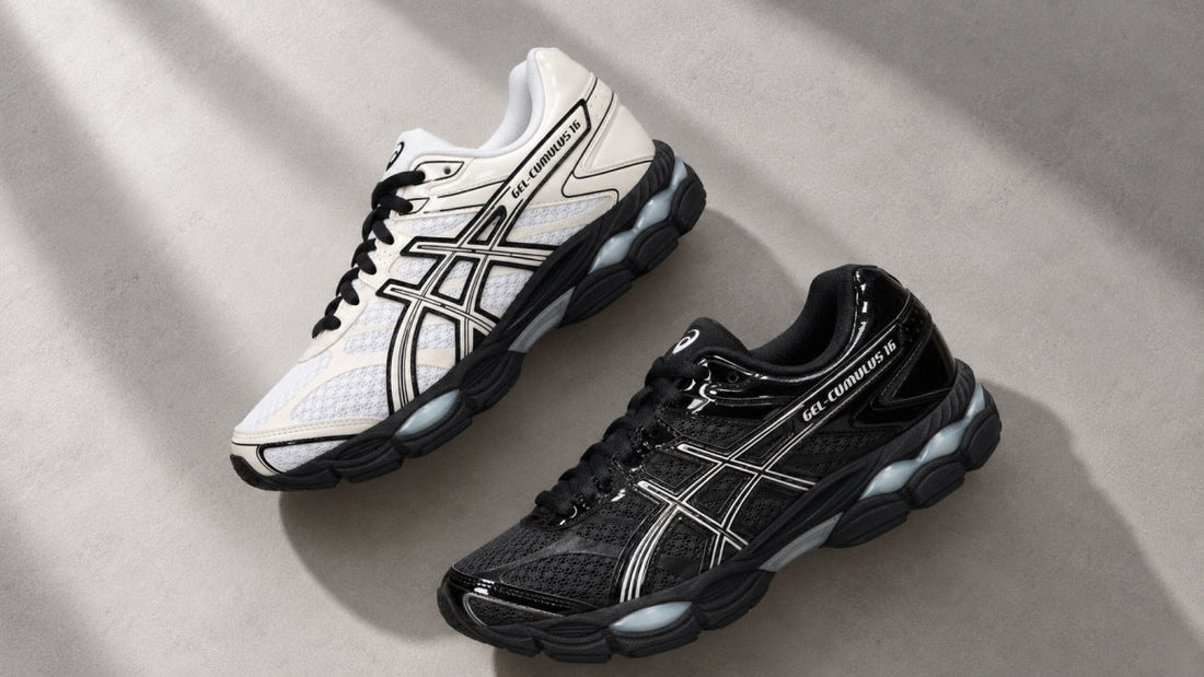 ASICS GEL-CUMULUS 16 sneakers in White Cream and Graphite Grey Black