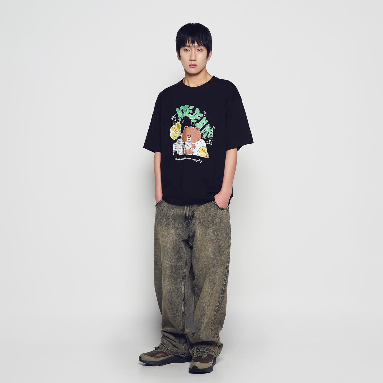 ADLV Daily Line Friends SS T-Shirt Black oversized graphic tee Line Friends print casual streetwear top