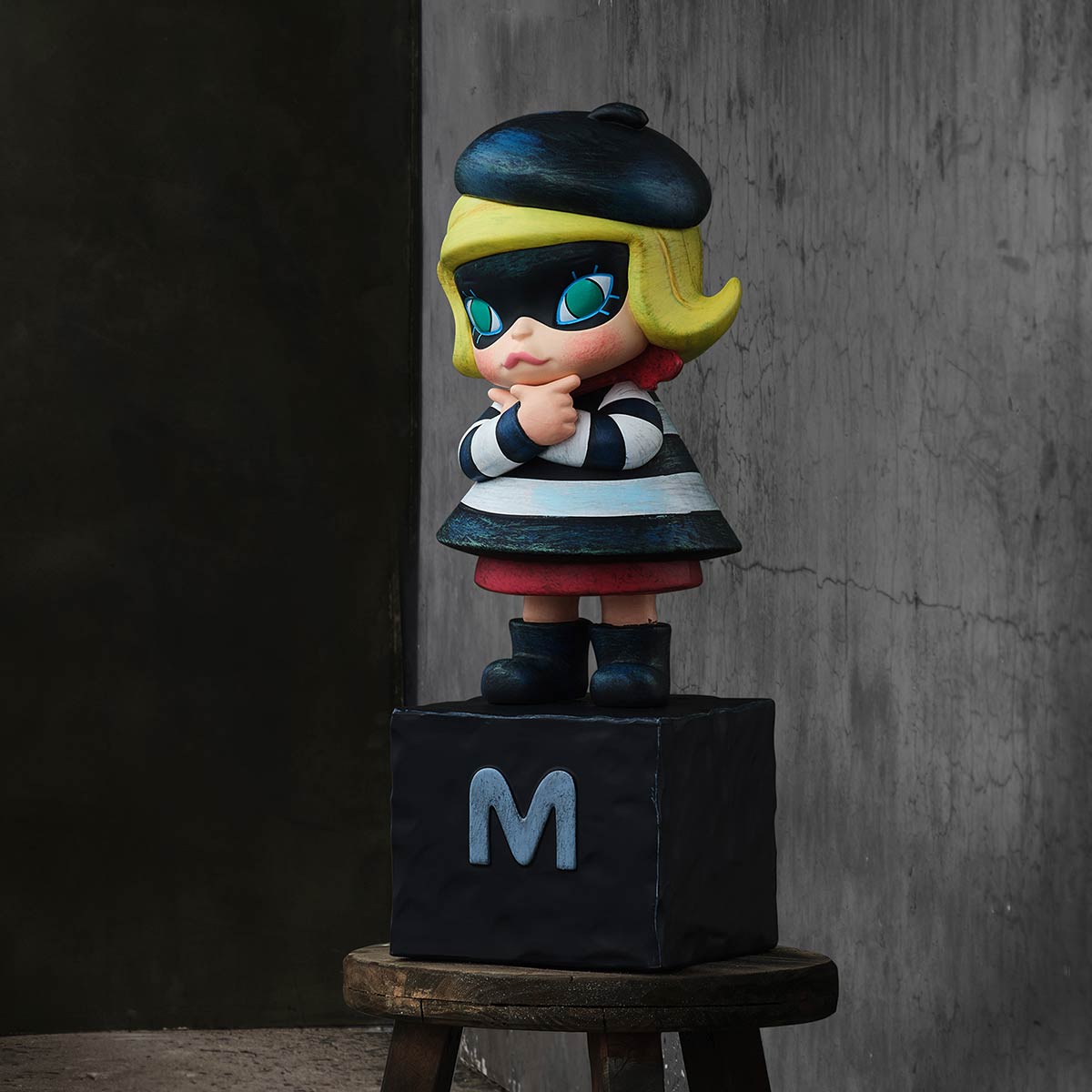 Popmart - MOLLY Anniversary Statues Classical Retro Series Figures
