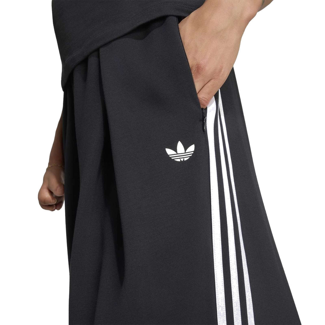 adidas Originals by JENNIE Pleated Track Pants 'Black' (WMNS) – detail view