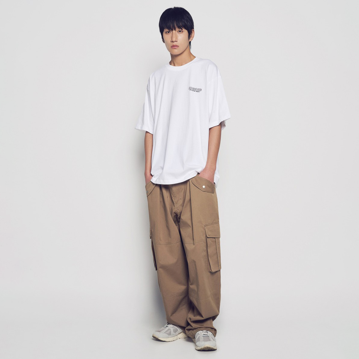 ADLV Round Walking AC Bear SS T-Shirt White oversized graphic tee colorful bear print casual streetwear top