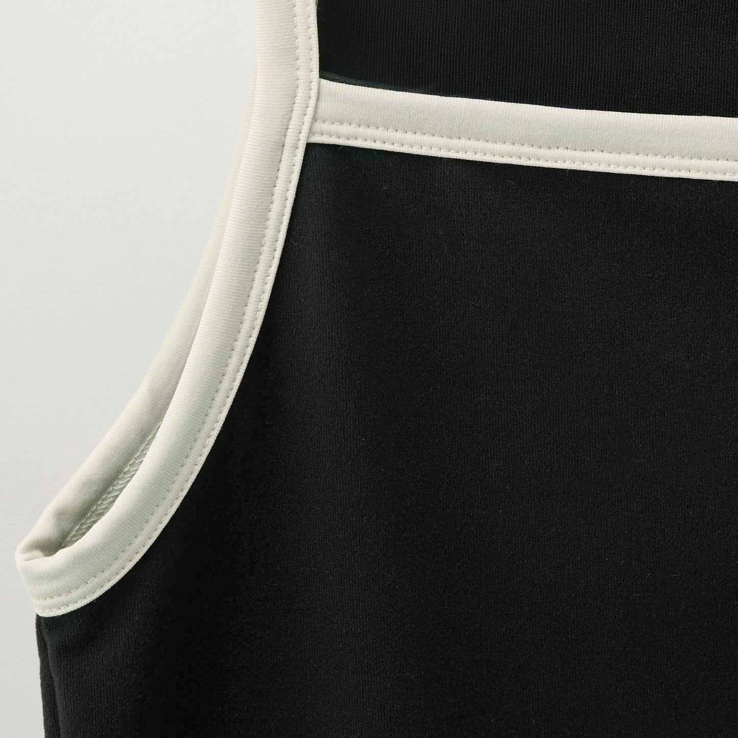 SATUR Apero Logo Solid Sleeveless Black womens sleeveless top contrast trim embroidered logo casual apparel
