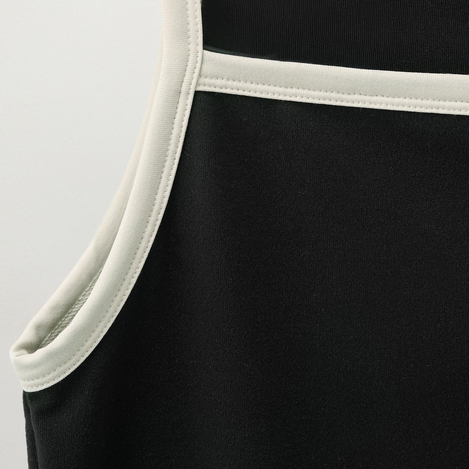 SATUR Apero Logo Solid Sleeveless Black womens sleeveless top contrast trim embroidered logo casual apparel
